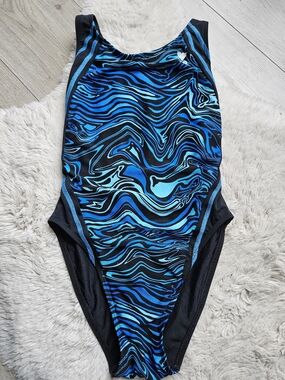 TYR Miramar Cutoutfit One Piece Training Swimsuit - Blue/Black Swirl Print S🔥